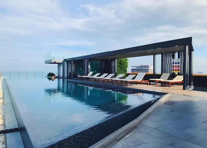 Central Pattaya, Sky Pool And Next To The Beach