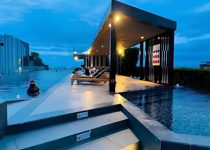 Central Pattaya, Sky Pool And Next To The Beach