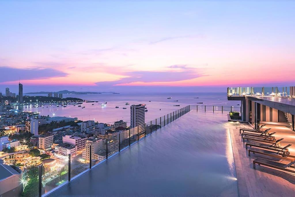 Pattaya, Sky Pool And Next To The Appartement Pattaya