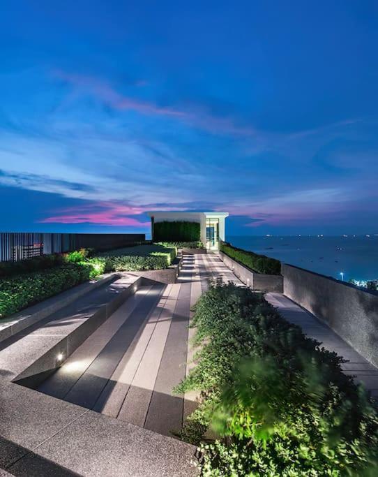 Pattaya, Sky Pool And Next To The Appartement Pattaya