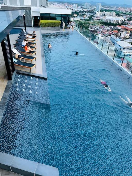 Pattaya, Sky Pool And Next To The Appartement Pattaya