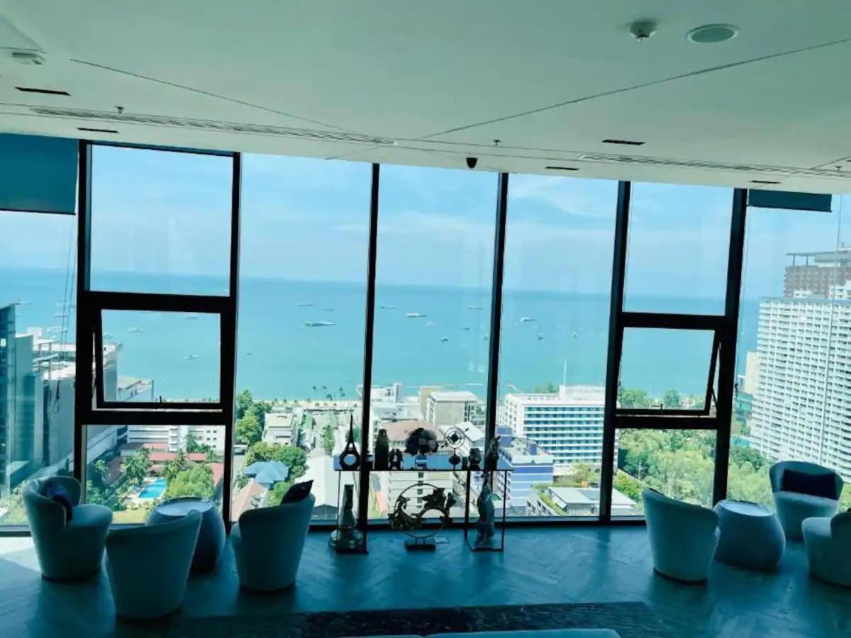 Pattaya, Sky Pool And Next To The Appartement *