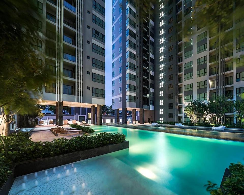Pattaya, Sky Pool And Next To The Appartement *