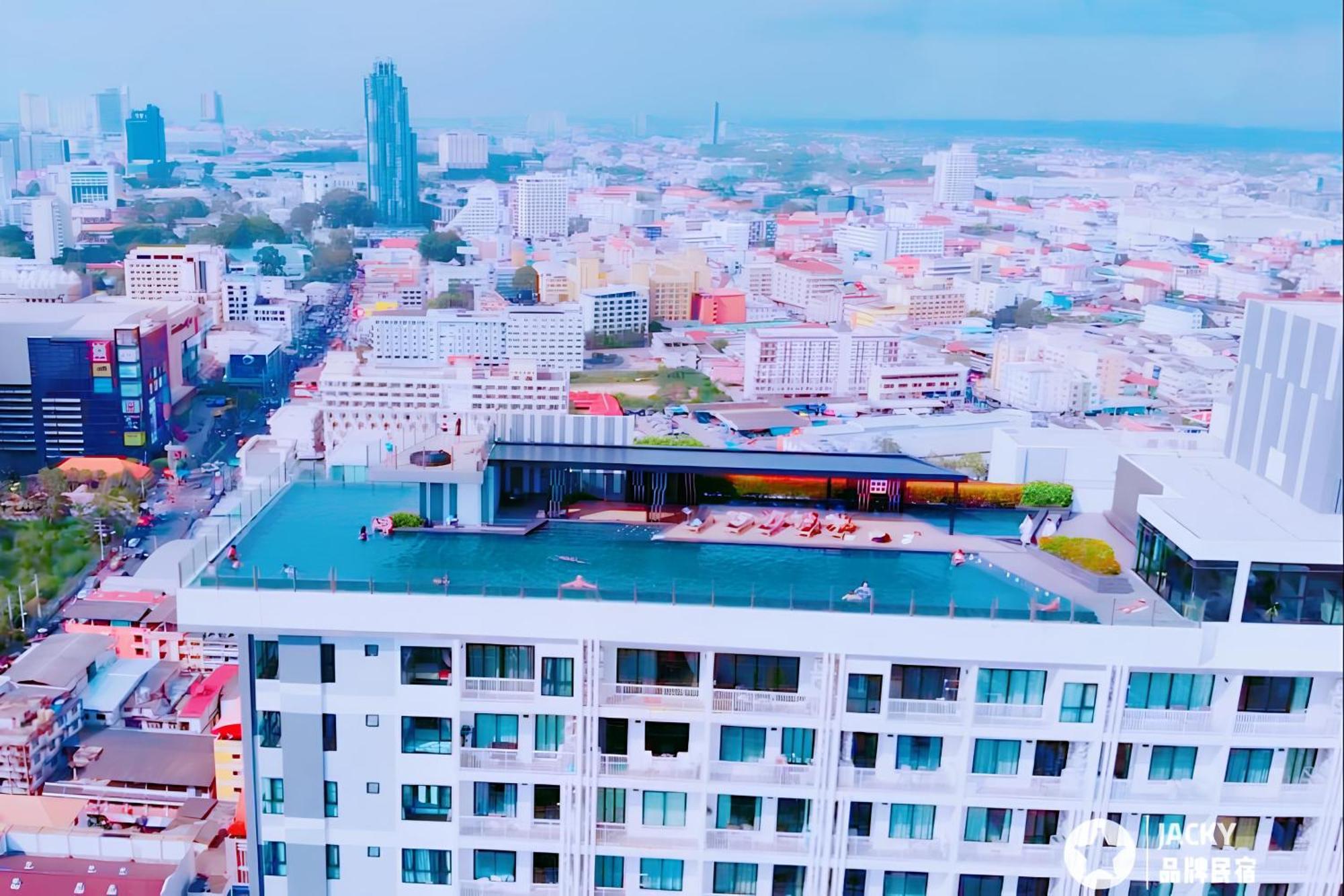 Pattaya, Sky Pool And Next To The Appartement